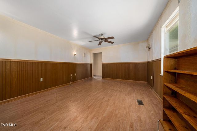 10590 Oak Grove Road, Bristol, VA 24202