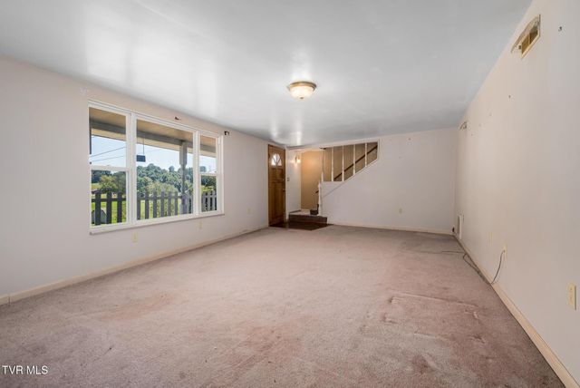 10590 Oak Grove Road, Bristol, VA 24202