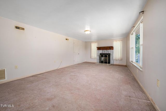 10590 Oak Grove Road, Bristol, VA 24202