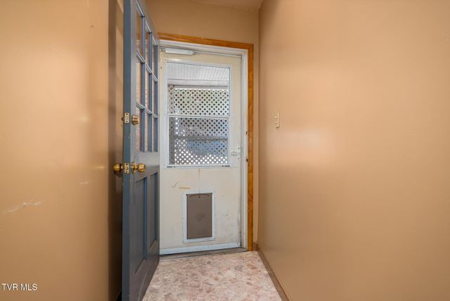 10590 Oak Grove Road, Bristol, VA 24202