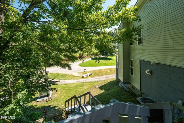 10590 Oak Grove Road, Bristol, VA 24202