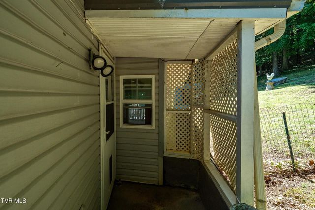 10590 Oak Grove Road, Bristol, VA 24202