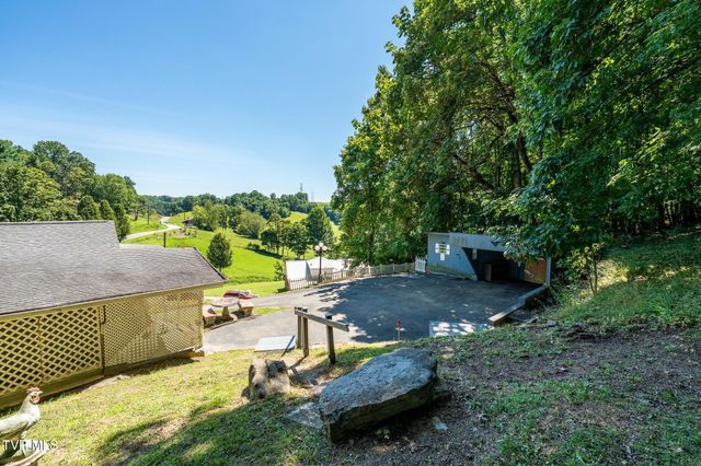10590 Oak Grove Road, Bristol, VA 24202