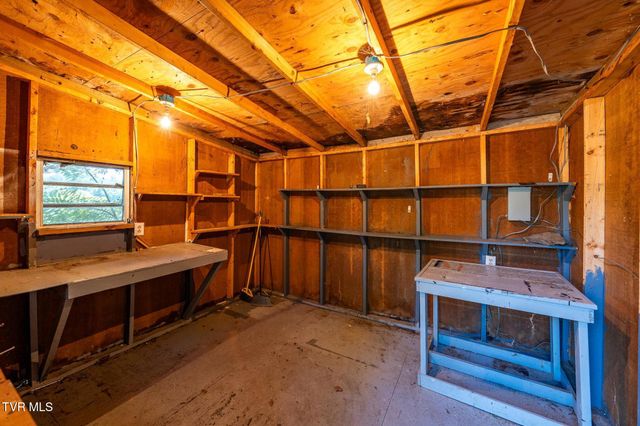 10590 Oak Grove Road, Bristol, VA 24202