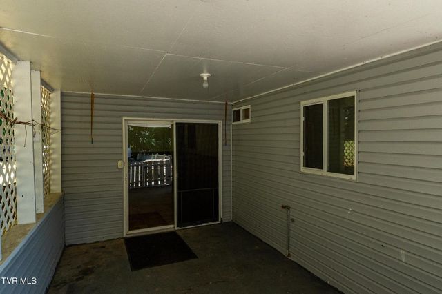 10590 Oak Grove Road, Bristol, VA 24202