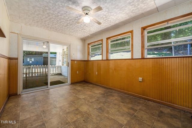 10590 Oak Grove Road, Bristol, VA 24202