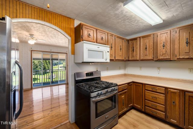 10590 Oak Grove Road, Bristol, VA 24202
