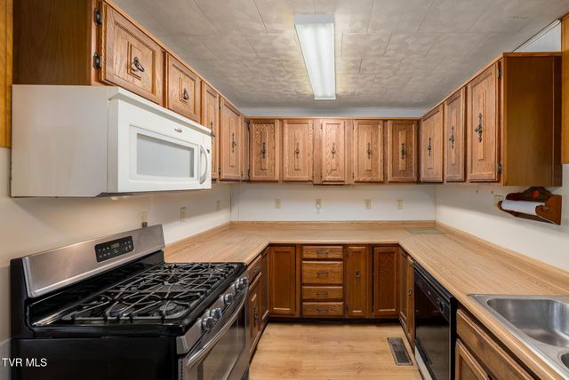 10590 Oak Grove Road, Bristol, VA 24202