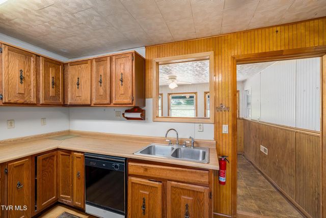 10590 Oak Grove Road, Bristol, VA 24202