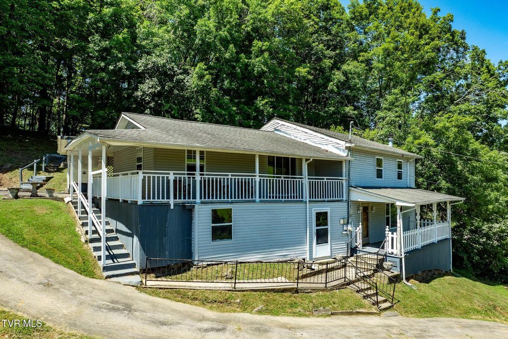 10590 Oak Grove Road, Bristol, VA 24202