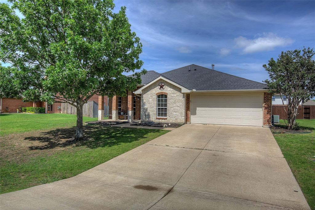 2744 Stoney Hollow Lane, Rockwall, TX 75087