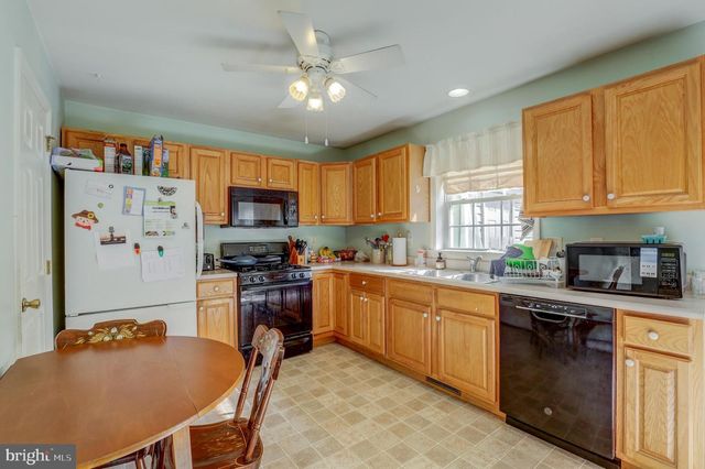 106 BATTENS CIR, Leola, PA 17540