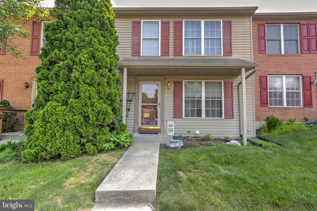 106 BATTENS CIR, Leola, PA 17540