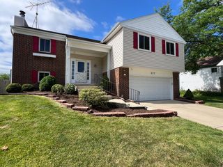 227 AUGUSTA Drive, Vernon Hills, IL 60061