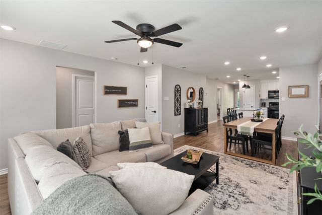 128 Crestwood Drive, Mabank, TX 75156