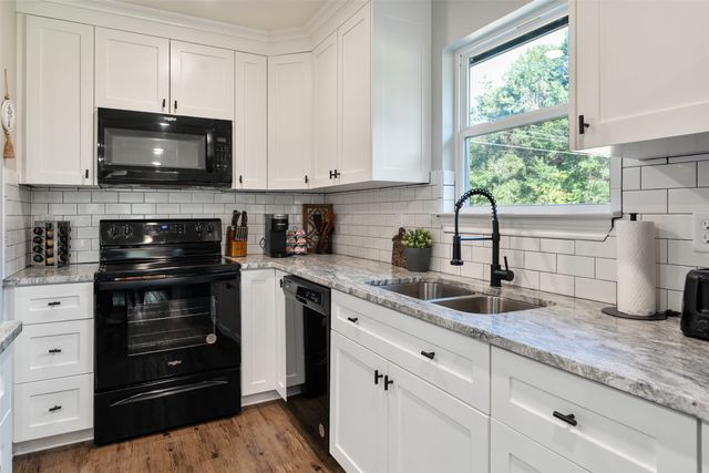 128 Crestwood Drive, Mabank, TX 75156