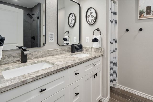 128 Crestwood Drive, Mabank, TX 75156