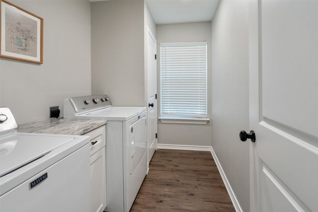 128 Crestwood Drive, Mabank, TX 75156