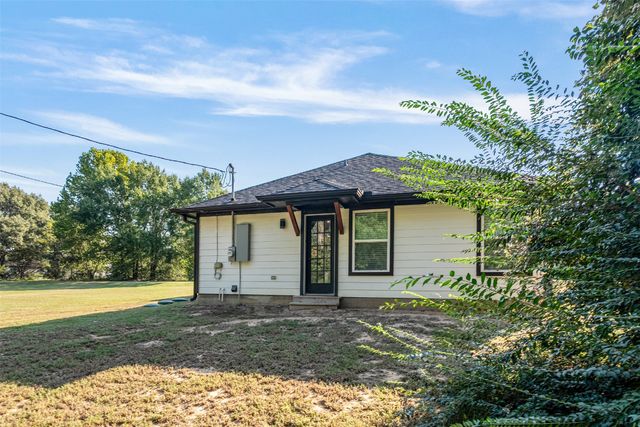 128 Crestwood Drive, Mabank, TX 75156