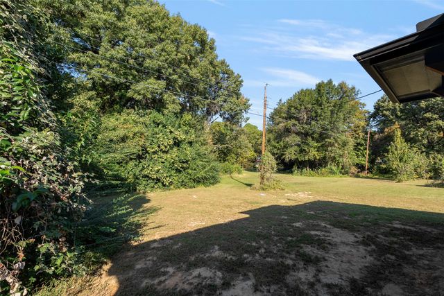 128 Crestwood Drive, Mabank, TX 75156