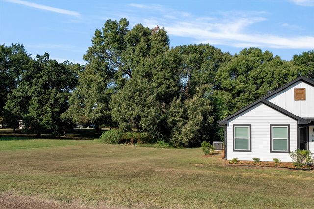 128 Crestwood Drive, Mabank, TX 75156