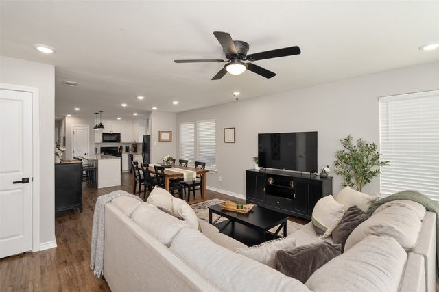 128 Crestwood Drive, Mabank, TX 75156