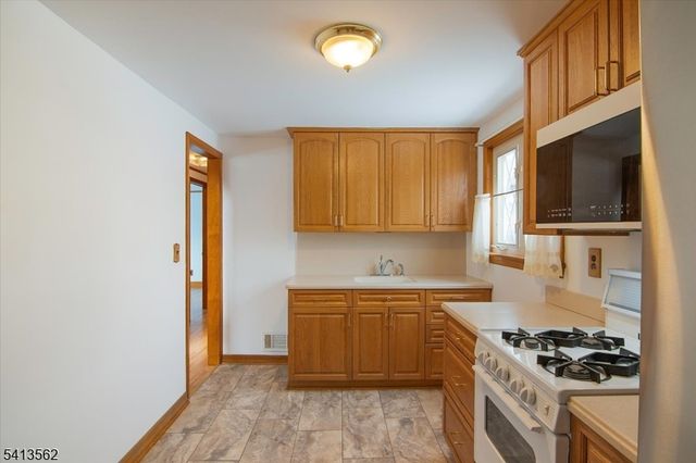 12 Mill St, Elmwood Park Boro, NJ 07407