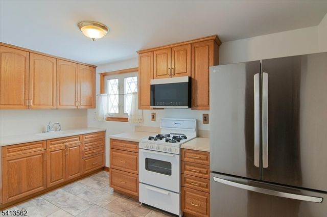 12 Mill St, Elmwood Park Boro, NJ 07407