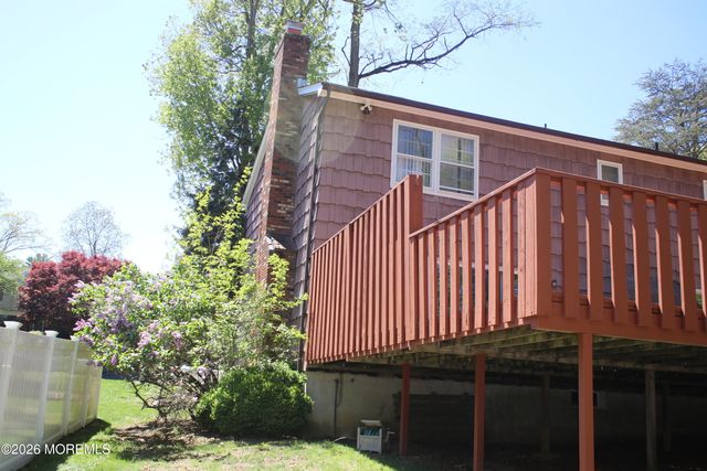 4 Vista Drive, Morganville, NJ 07751