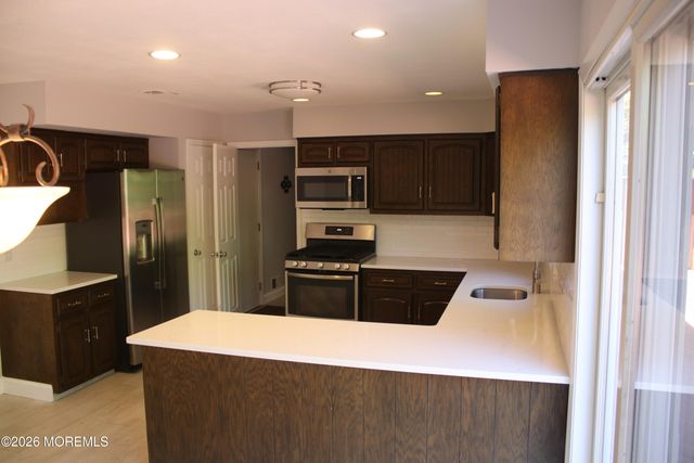 4 Vista Drive, Morganville, NJ 07751