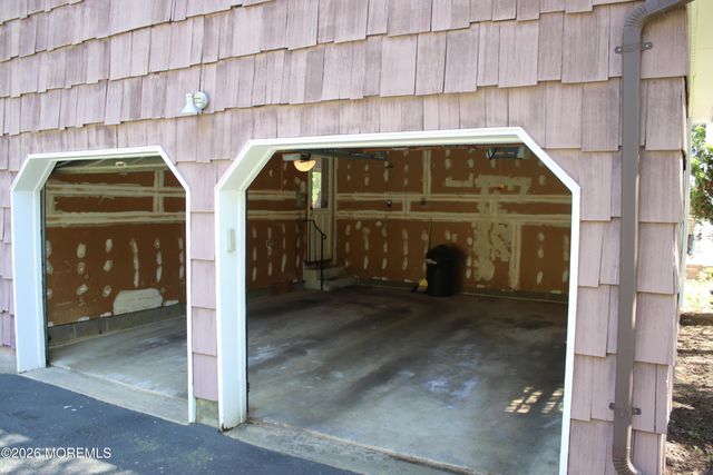 4 Vista Drive, Morganville, NJ 07751