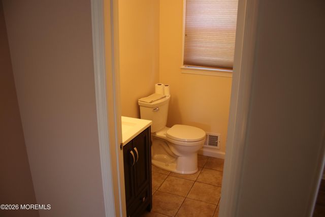4 Vista Drive, Morganville, NJ 07751