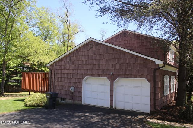 4 Vista Drive, Morganville, NJ 07751