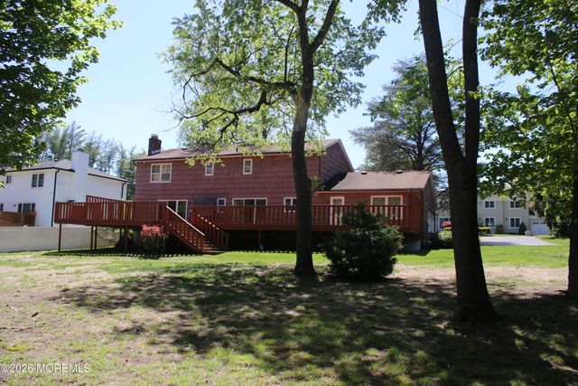 4 Vista Drive, Morganville, NJ 07751