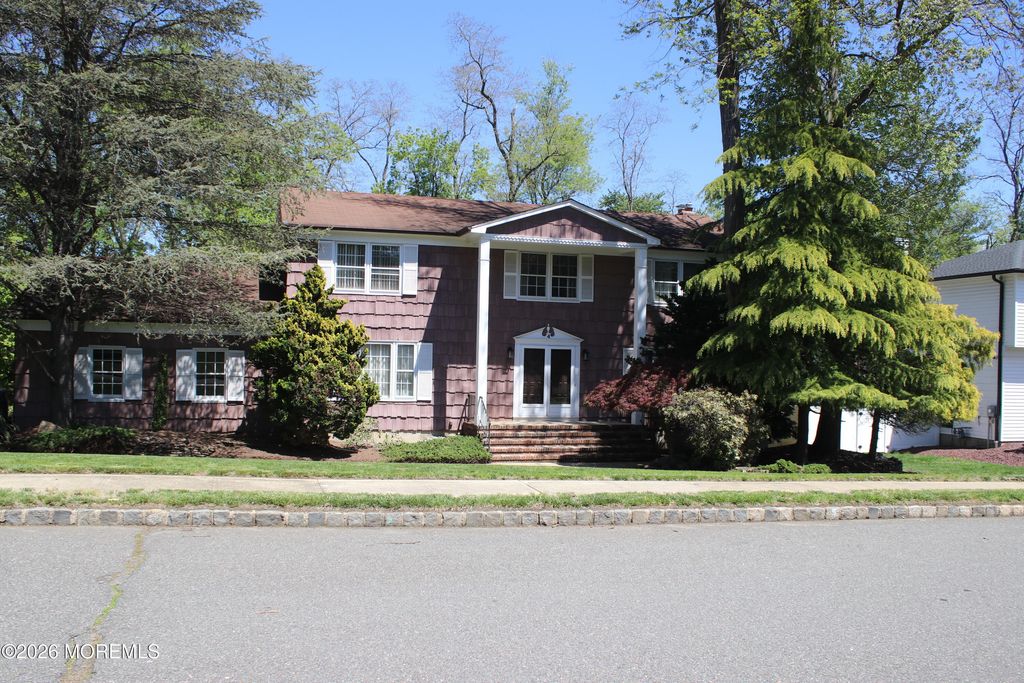 4 Vista Drive, Morganville, NJ 07751