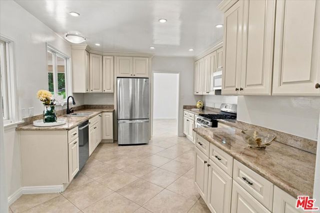 1423 Roscomare Road, Los Angeles, CA 90077