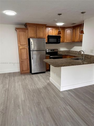 15619 SW 73rd Cir Ter 10-4, Miami, FL 33193