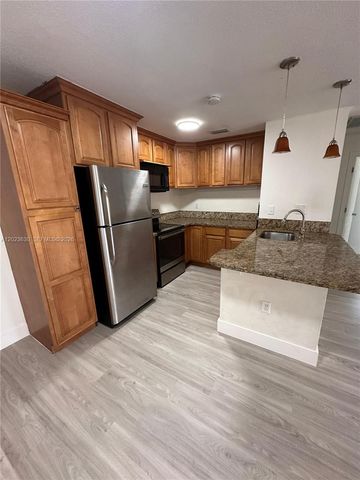 15619 SW 73rd Cir Ter 10-4, Miami, FL 33193