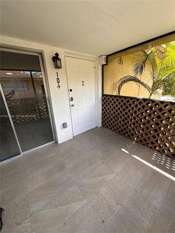 15619 SW 73rd Cir Ter 10-4, Miami, FL 33193