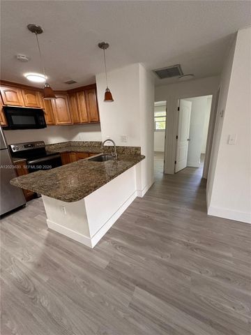 15619 SW 73rd Cir Ter 10-4, Miami, FL 33193