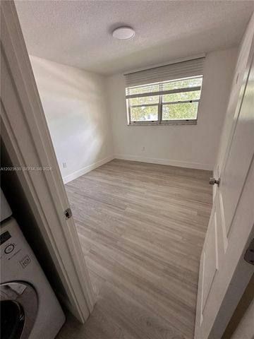 15619 SW 73rd Cir Ter 10-4, Miami, FL 33193
