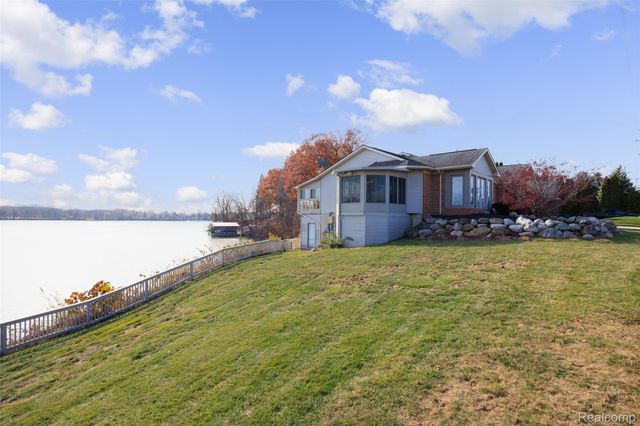 41841 S Service Drive, Van Buren Charter Township, MI 48111