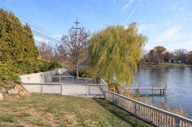 41841 S Service Drive, Van Buren Charter Township, MI 48111