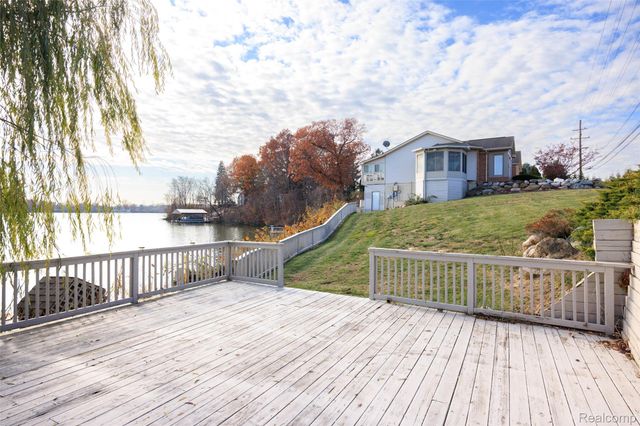 41841 S Service Drive, Van Buren Charter Township, MI 48111