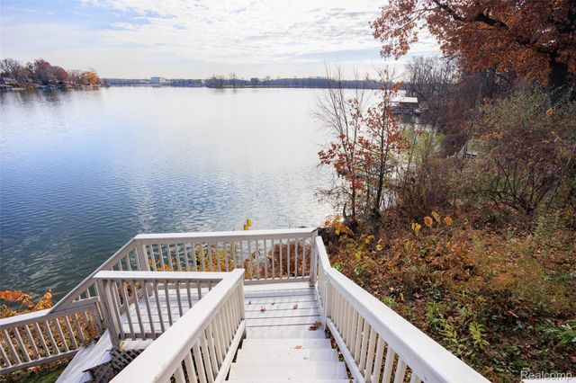 41841 S Service Drive, Van Buren Charter Township, MI 48111