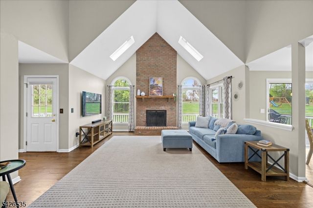 27 Shy Creek Rd, Alexandria Twp., NJ 08867