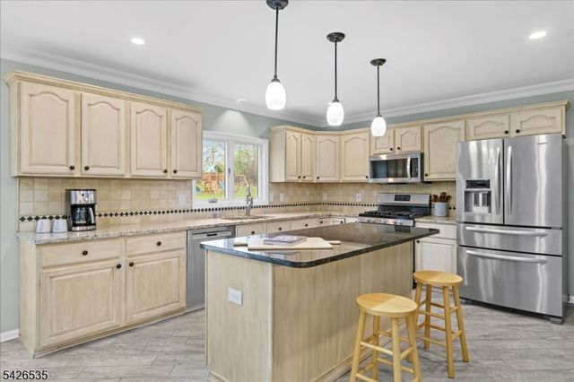 27 Shy Creek Rd, Alexandria Twp., NJ 08867