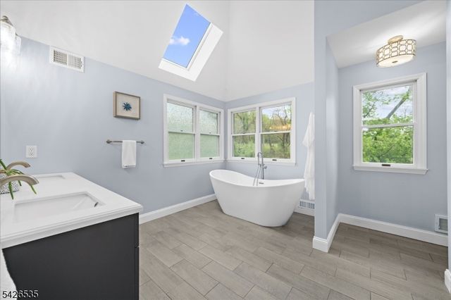 27 Shy Creek Rd, Alexandria Twp., NJ 08867