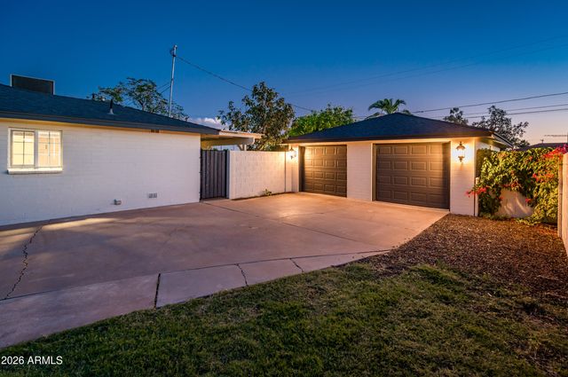 2111 W SOLANO Drive, Phoenix, AZ 85015