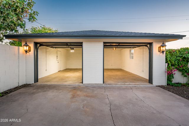 2111 W SOLANO Drive, Phoenix, AZ 85015